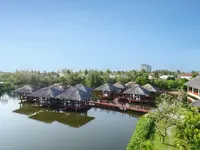 Widok na zabudowania hotelu Vinpearl Phu Quoc Resort