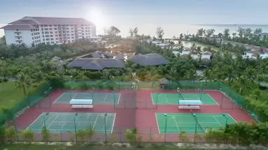 Korty tenisowe przy hotelu Vinpearl Phu Quoc Resort