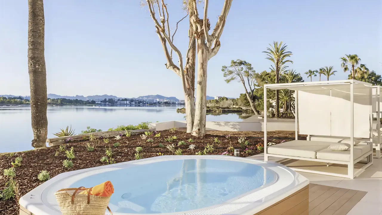 Prywatna jacuzzi na tarasie w Viva Eden Lago