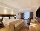 Przytulna sypialnia w Windsor Oceanico z dużym łóżkiem
