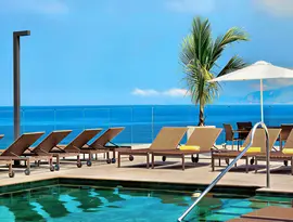 Basen i leżaki w Windsor Oceanico z widokiem
