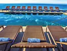 Basen z leżakami w Windsor Oceanico