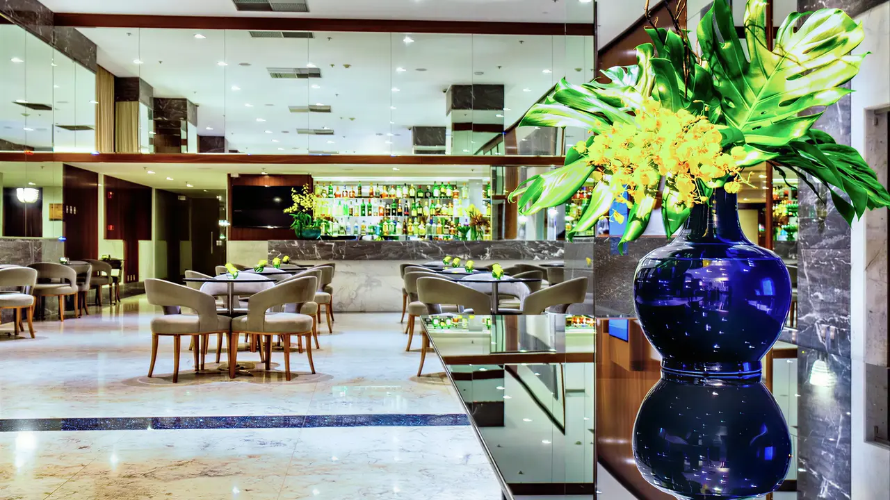 Elegancka restauracja w Windsor Oceanico z ustawionymi stolikami