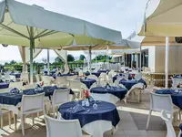Restauracja na tarasie w Xenios Anastasia Resort 