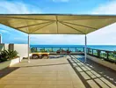 Prywatny taras z widokiem na morze w Xenios Anastasia Resort