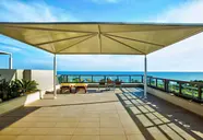 Prywatny taras z widokiem na morze w Xenios Anastasia Resort