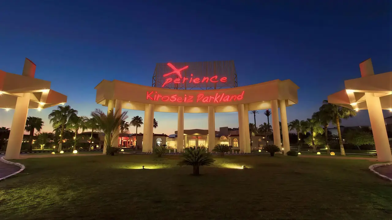 Wejście do hotelu Xperience Kiroseiz Parkland