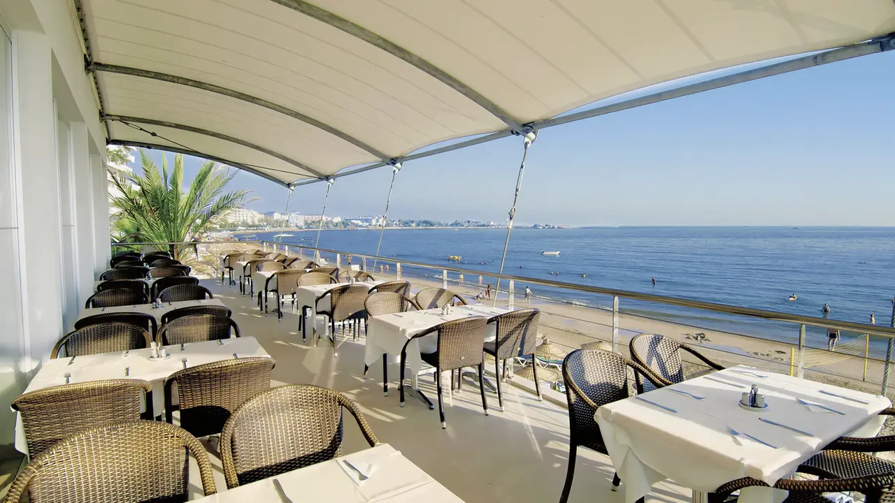 Restauracja z widokiem na morze w Yalihan Una