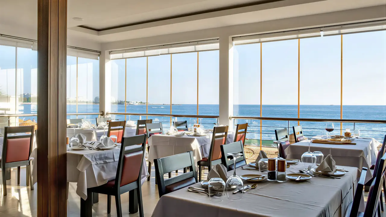 Restauracja w Yalihan Una z widokiem na morze