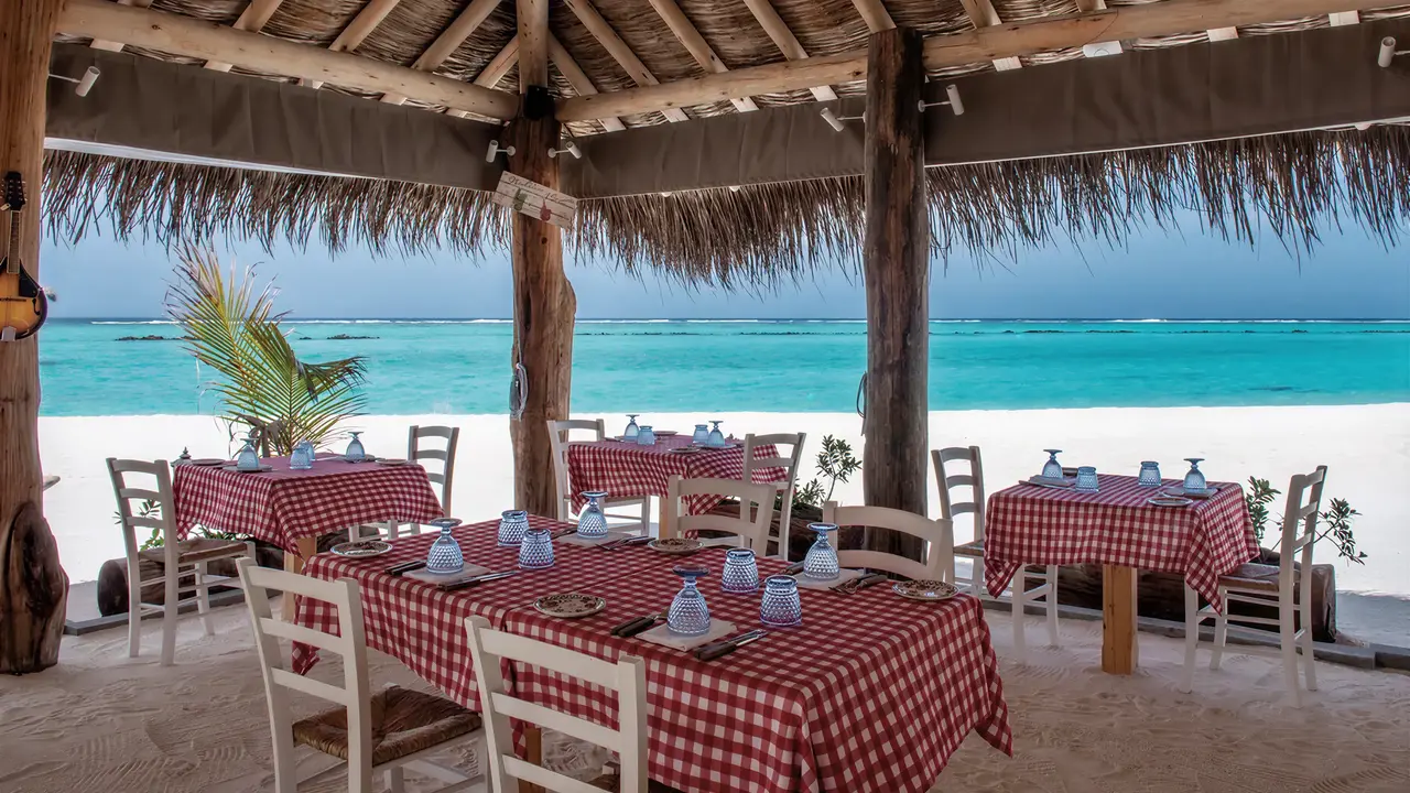Restauracja na plaży w You & Me by Cocoon Maldives