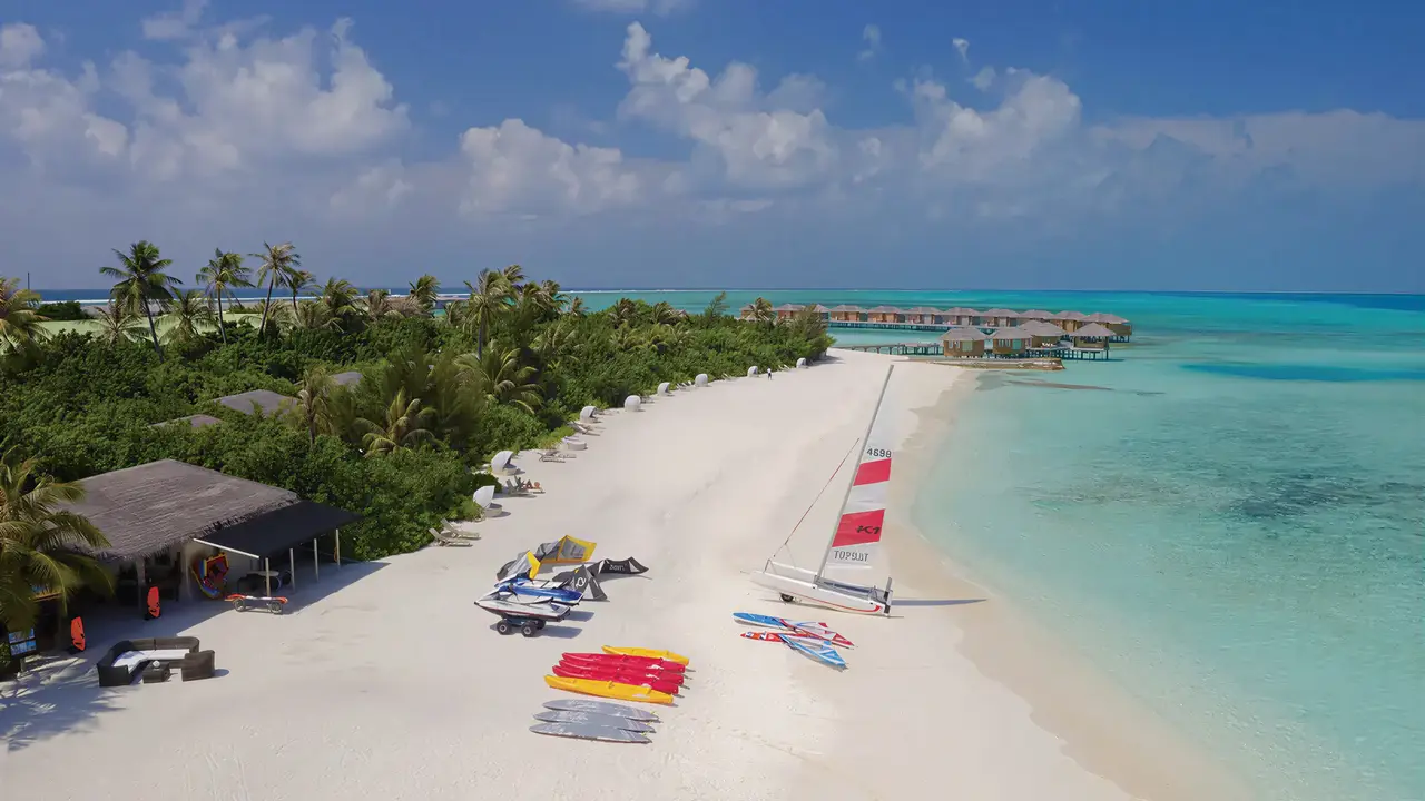 Sprzęt do sportów wodnych na plaży You & Me by Cocoon Maldives