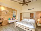 Przytulna sypialnia w hotelu You & Me by Cocoon Maldives