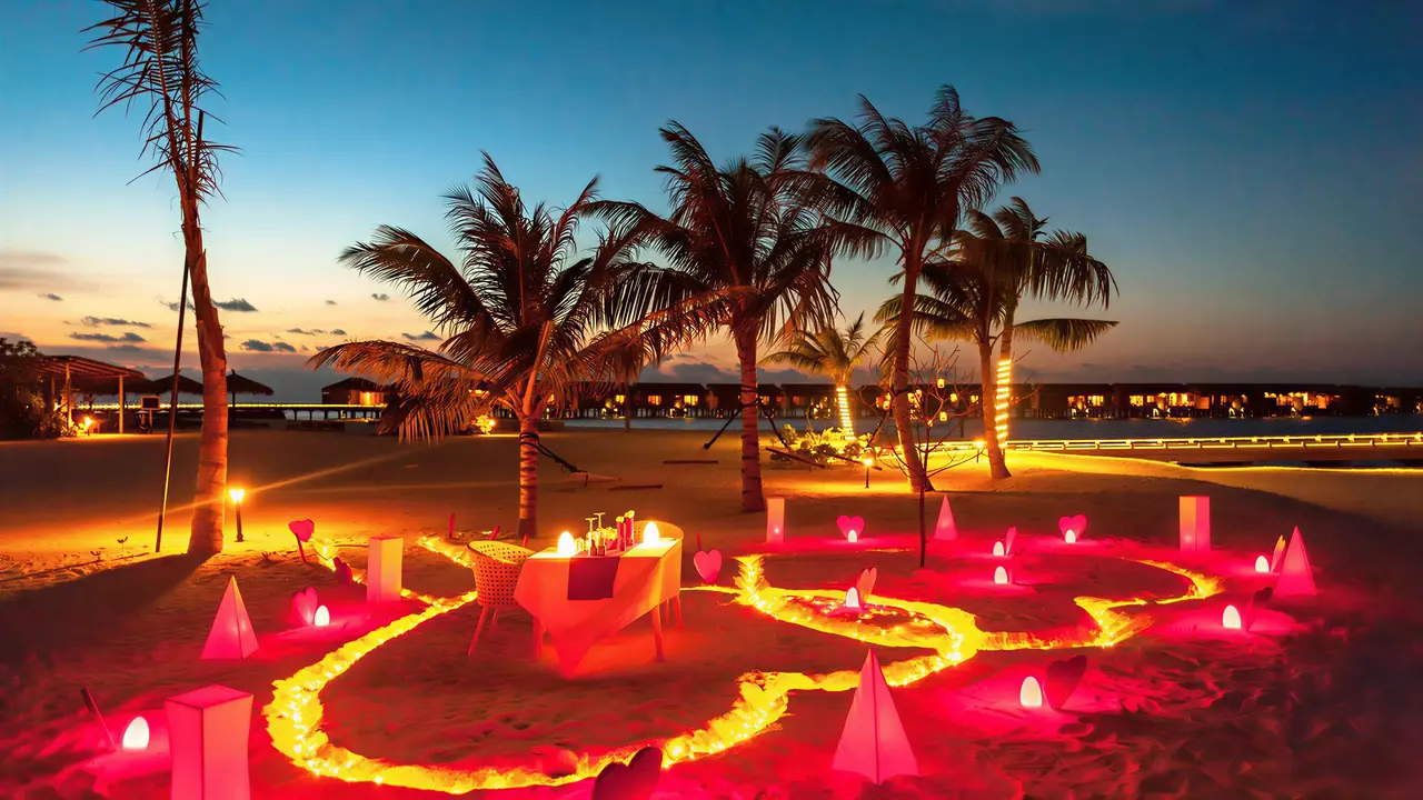 Romantyczna kolacja na plaży w You & Me by Cocoon Maldives
