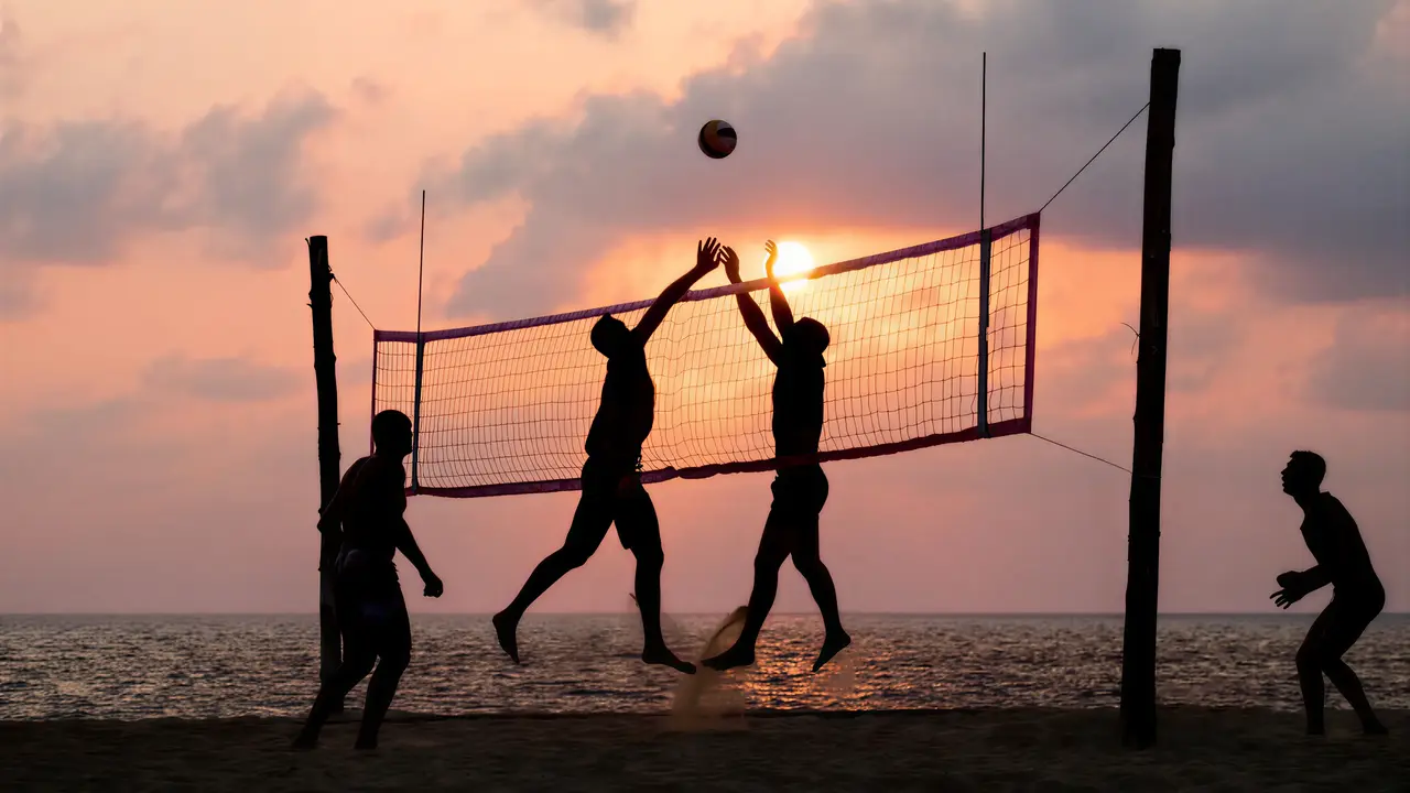 Siatkówka plażowa o zachodzie słońca w You & Me by Cocoon Maldives