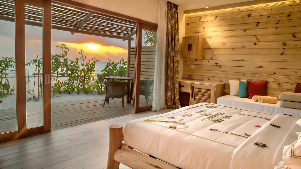 Sypialnia z tarasem w You & Me by Cocoon Maldives