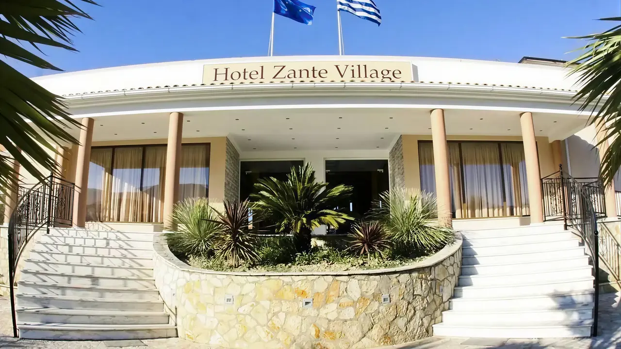 Elewacja i wejście główne do Zante Village