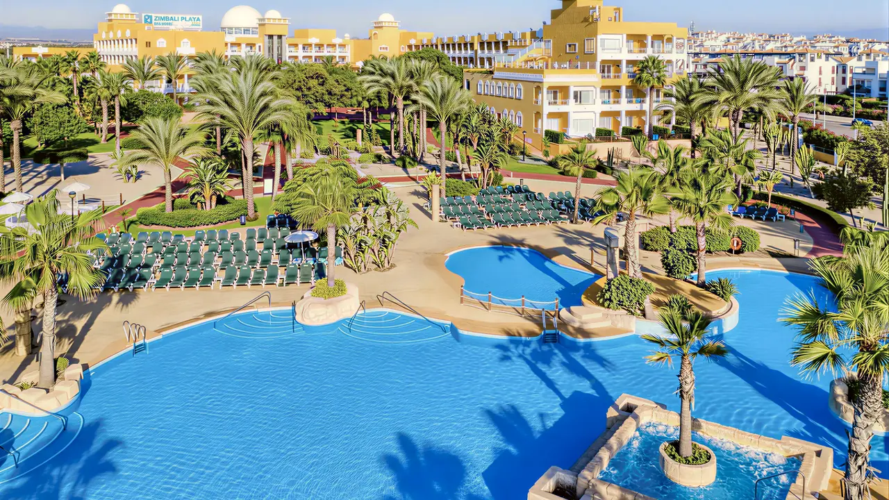 Widok na kompleks Zimbali Playa Spa z basenami