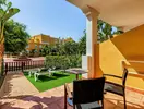 Prywatny taras z meblami w Zimbali Playa Spa
