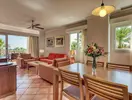 Salon z jadalnią w Zimbali Playa Spa