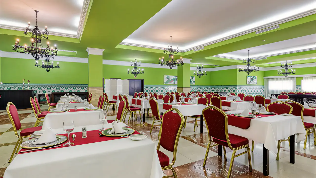 Restauracja w hotelu Zimbali Playa Spa z nakrytymi stołami