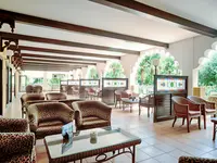Wnętrze wspólnej strefy wypoczynku w Zimbali Playa Spa