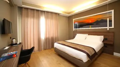 7th Floor Suite
