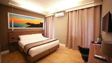 7th Floor Suite