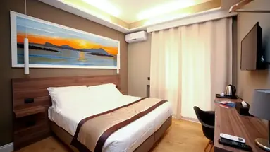 7th Floor Suite