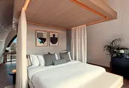 91 Athens Riviera, The Resort