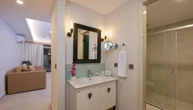 A Suite Side