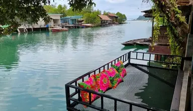 Aana Resort & Spa
