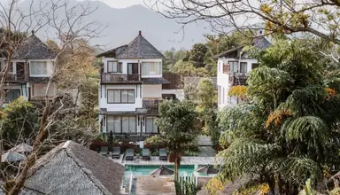 Aana Resort & Spa