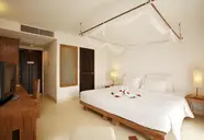 Aana Resort & Spa