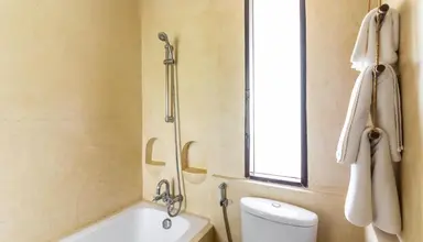 Aana Resort & Spa