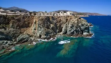 Acro Suites