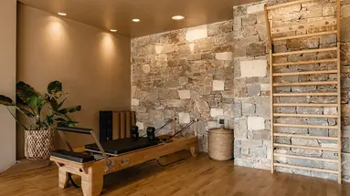 Acro Suites