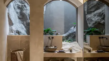 Acro Suites