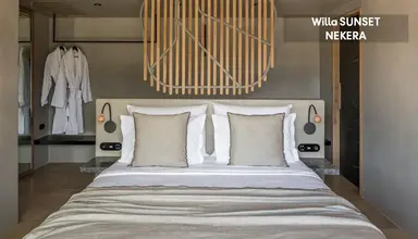 Acro Suites
