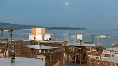 Acron Seaside Suites