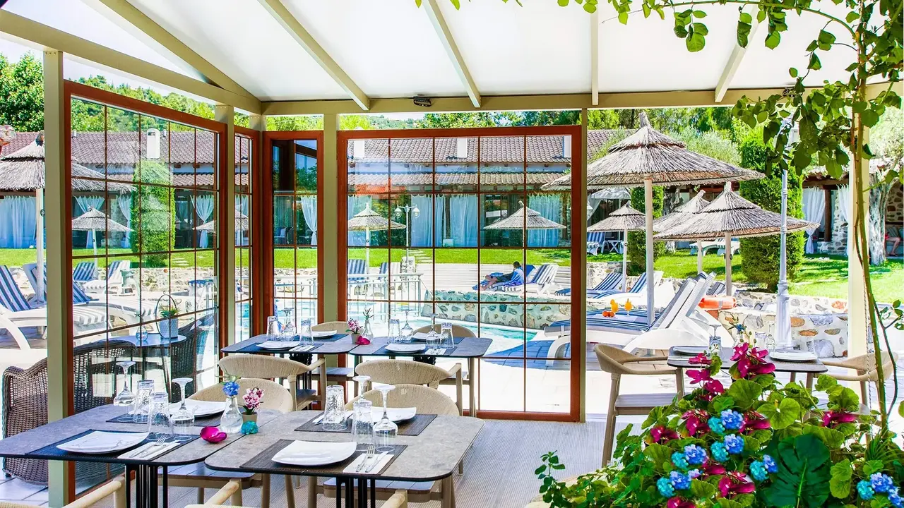 Acrotel Athena Residence