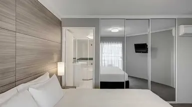 Adina Serviced Apartments Canberra James Court