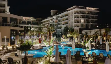 Akra Kemer
