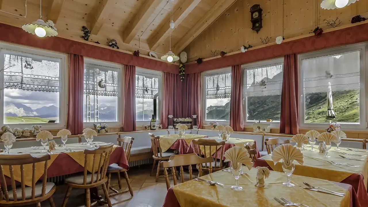 Albergo Ristoro Lezuo (Passo Pordoi)