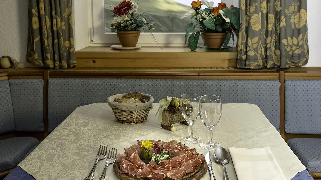 Albergo Ristoro Lezuo (Passo Pordoi)