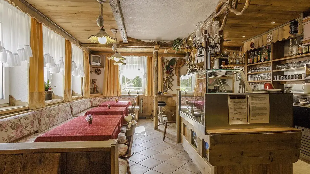 Albergo Ristoro Lezuo (Passo Pordoi)