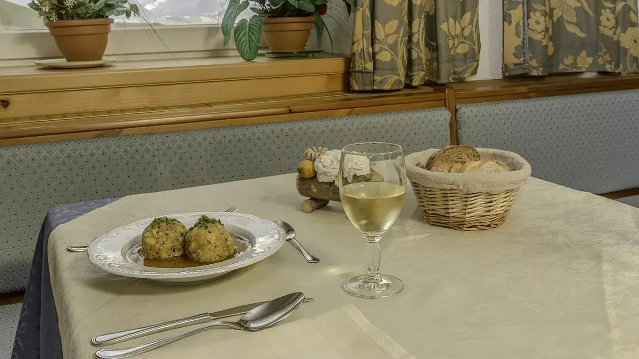 Albergo Ristoro Lezuo (Passo Pordoi)