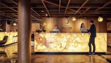 Almond Business & SPA