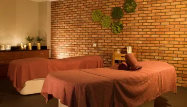 Almond Business & SPA