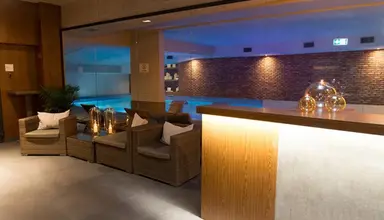 Almond Business & SPA