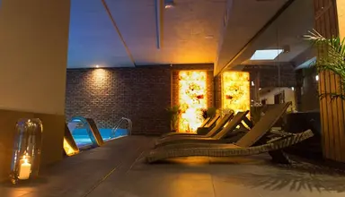 Almond Business & SPA